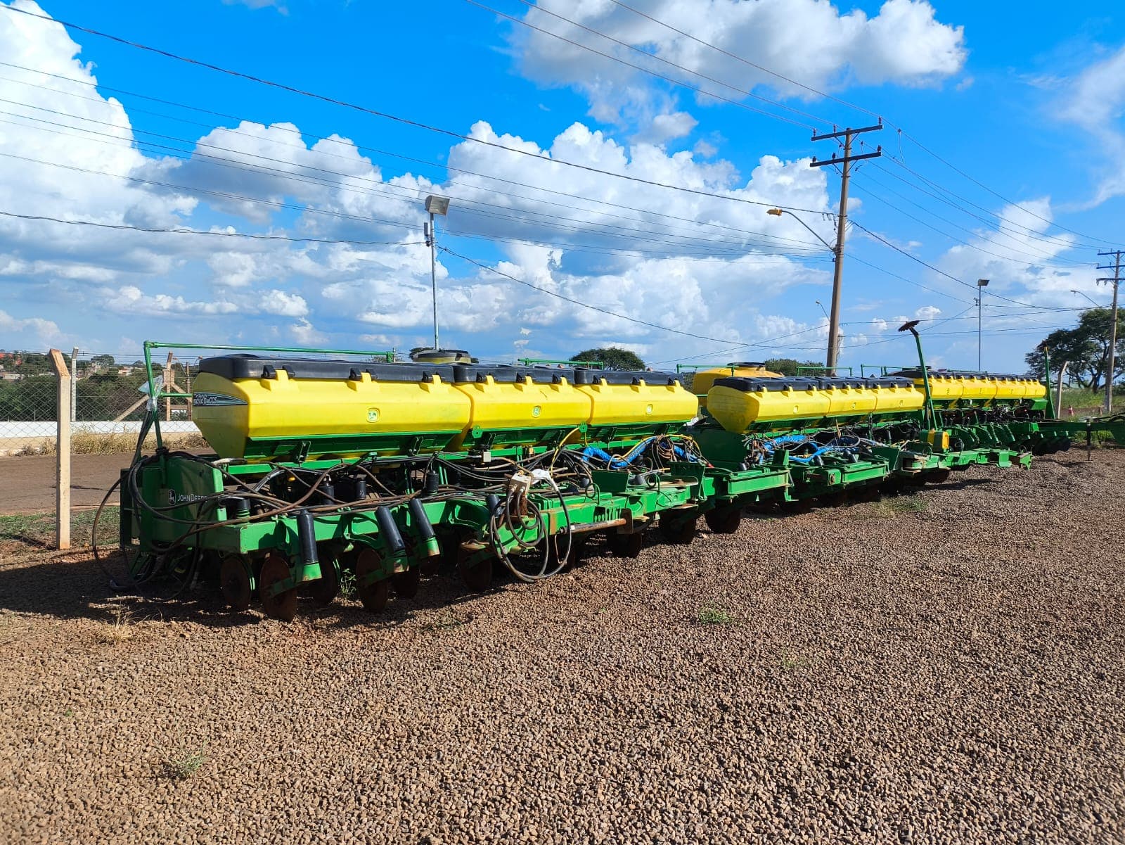 John Deere 2126