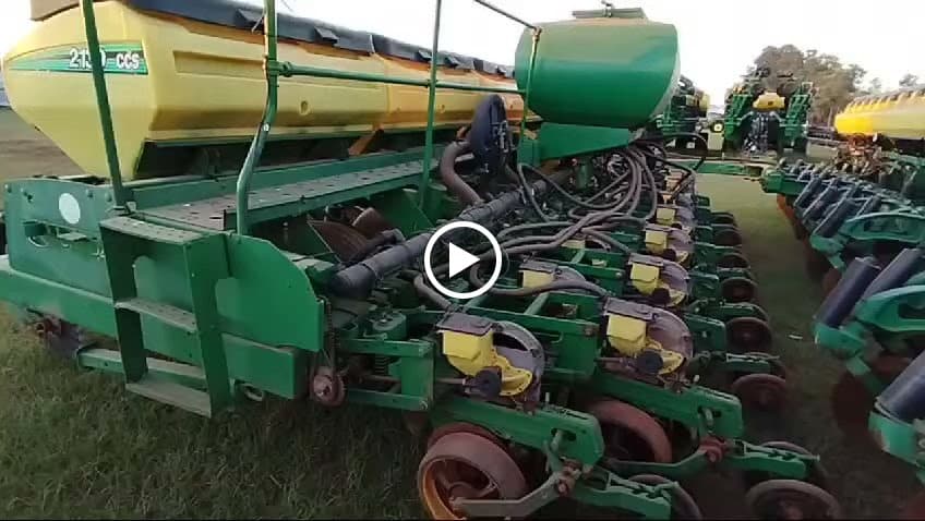 John Deere 2130